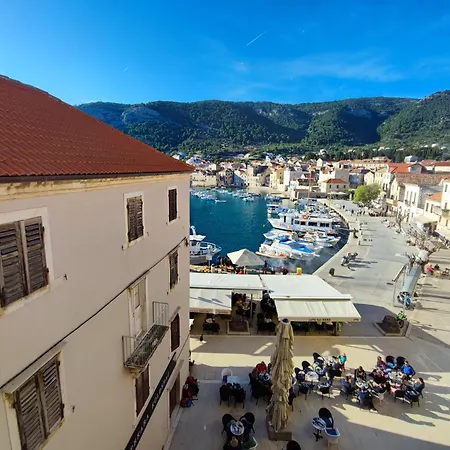 Apartman Riva 2 Komiža Esterno foto